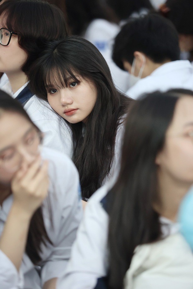 Nữ sinh Phan Đình Phùng xinh xỉu trong lễ bế giảng năm học, không hổ là ngôi trường của Hoa hậu và hot girl - Ảnh 5. Nữ sinh Phan Đình Phùng xinh xỉu trong lễ bế giảng năm học, không hổ là ngôi trường của Hoa hậu và hot girl - Ảnh 5.