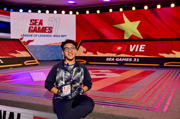 Nam sinh năm 4 làm trọng tài bộ môn Esports tại SEA Games 31: Mê game từ nhỏ, từng làm shipper để theo đuổi đam mê - Ảnh 4. Nam sinh năm 4 làm trọng tài bộ môn Esports tại SEA Games 31: Mê game từ nhỏ, từng làm shipper để theo đuổi đam mê - Ảnh 4.